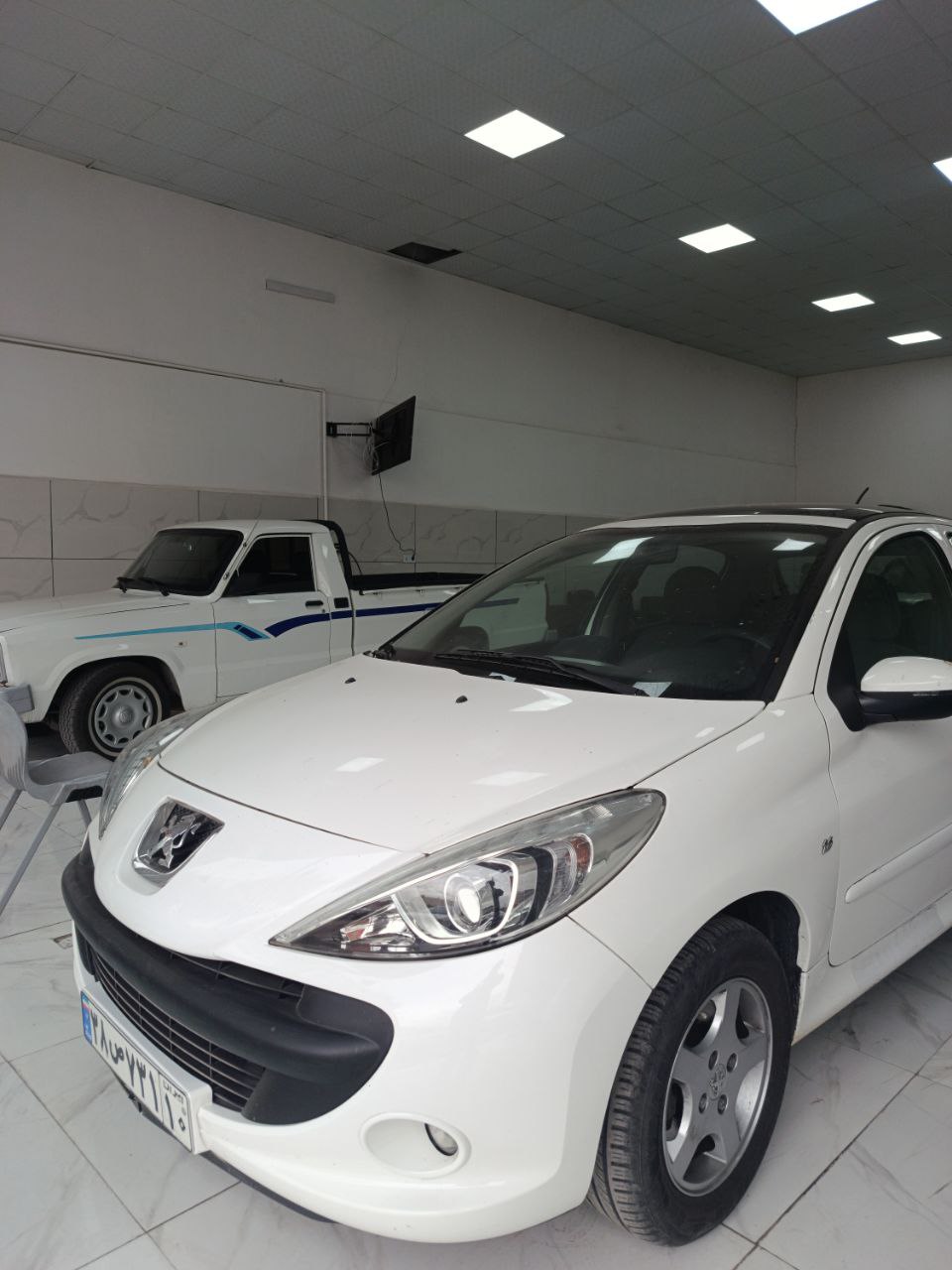 پژو207سفید خونگی مدل 1402 کم کارکرد  