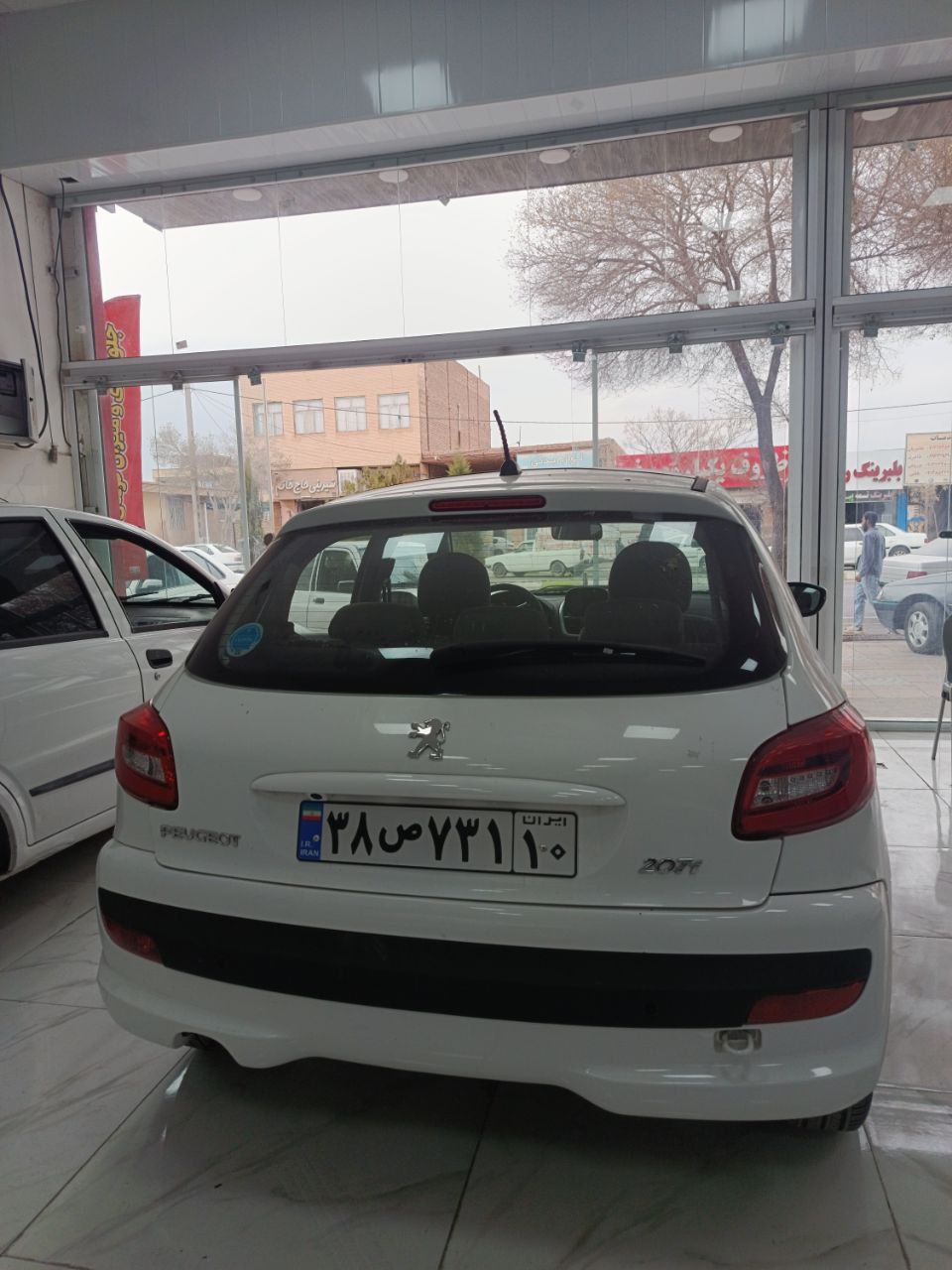 پژو207سفید خونگی مدل 1402 کم کارکرد  